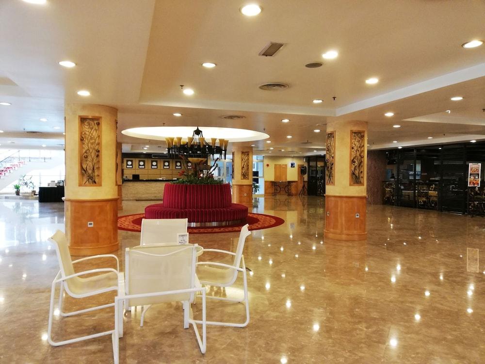 莎阿南德帕尔马酒店 外观 照片